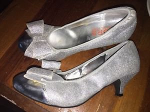 Michael Kors Size 4 Metallic Silver Glitter Sparkles Heels Shoes W Bow