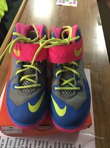 Nike Soldier VIII 653646 002 Size 2y Youth Athletic Running Shoes