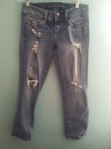 Women's Size 0 Medium Wash American Eagle Distressed Stretch Artist Jean Capris