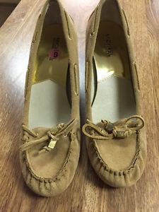 Michael Kors Leather Wedge Heel Closed Toe Shoes Size 9