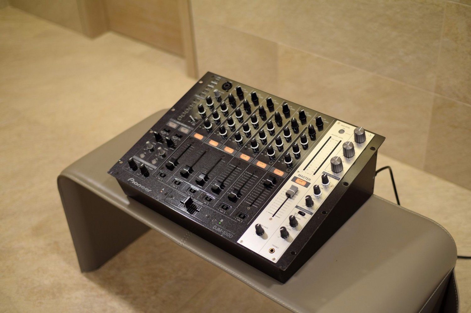 Pioneer DJM 1000 mixer, just serviced + 60 day warranty