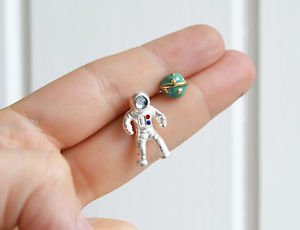 Astronaut earrings – trendy kawaii enamel metal astronaut and planet stud post e