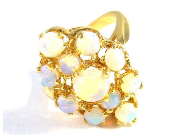 14 kt gold ring with opals