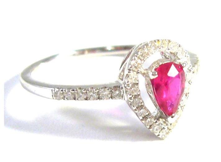 18 kt gold ring with diamonds and rubies