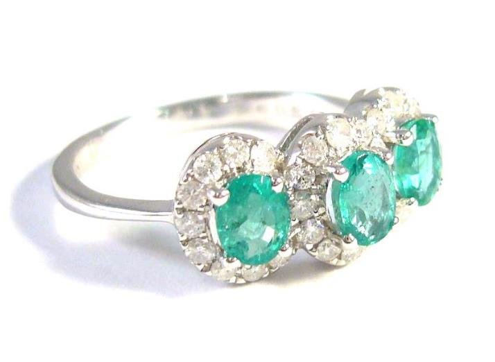 18 kt gold ring with emeralds and diamonds