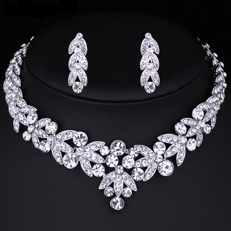 Wedding Jewelry Set âBlessing of Venusâ (1 necklace and 2 earrings)