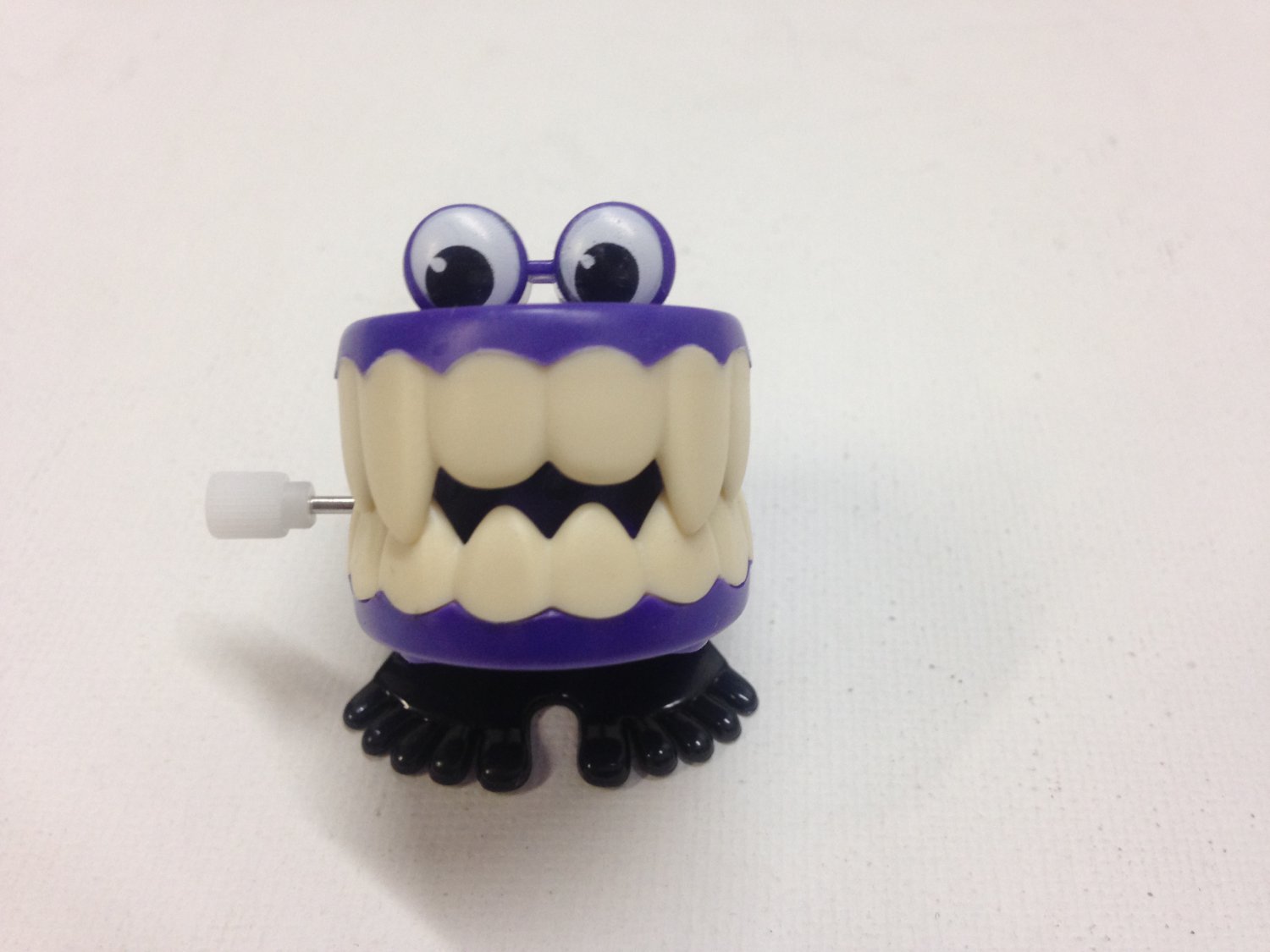 Wind-up Chattering Vampire Teeth