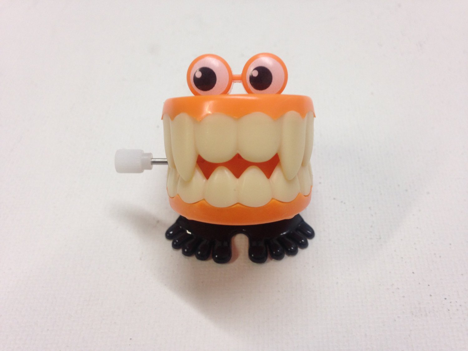 Wind-up Chattering Vampire Teeth