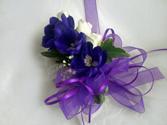 KFW201Purple wrist corsage