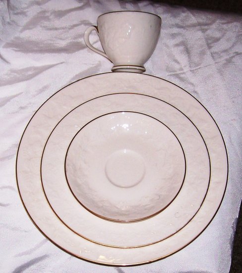 Noritake Halls of Ivy 4 Piece Place Setting