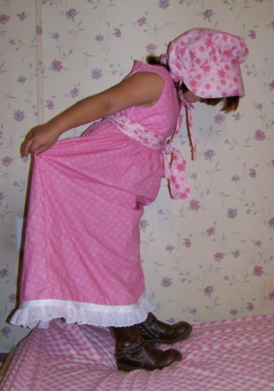 Prairie Dress Size 8 With Bonnet