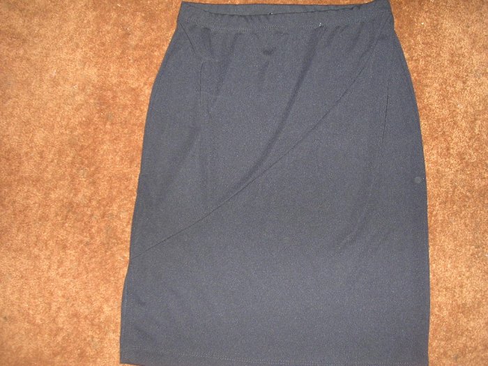 MISSES 6 BLACK SKIRT NEW
