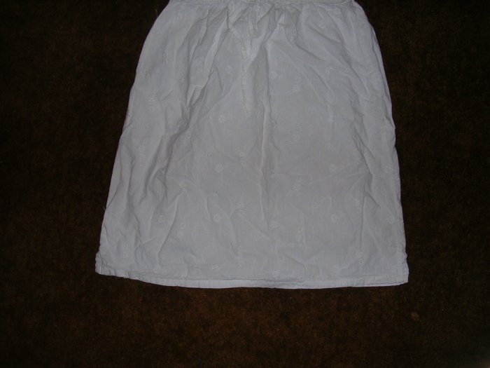 SIZE 4/6 WHITE SKIRT