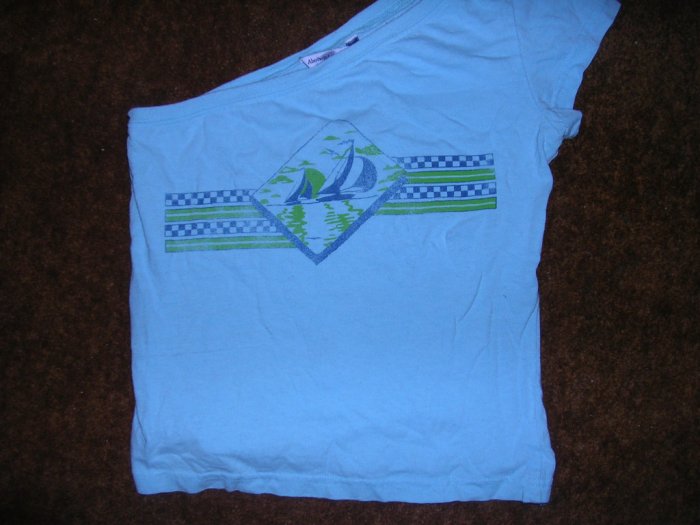 AMBERCROMBIE AND FITCH ONE SLEEVE