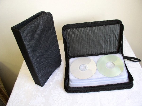 2 CD WALLETS THAT HOLD 72 CDS EACH - JS72