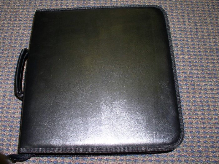 NEW CD CASE WALLET, LEATHERETTE, HOLDS 200 CDS - JS77