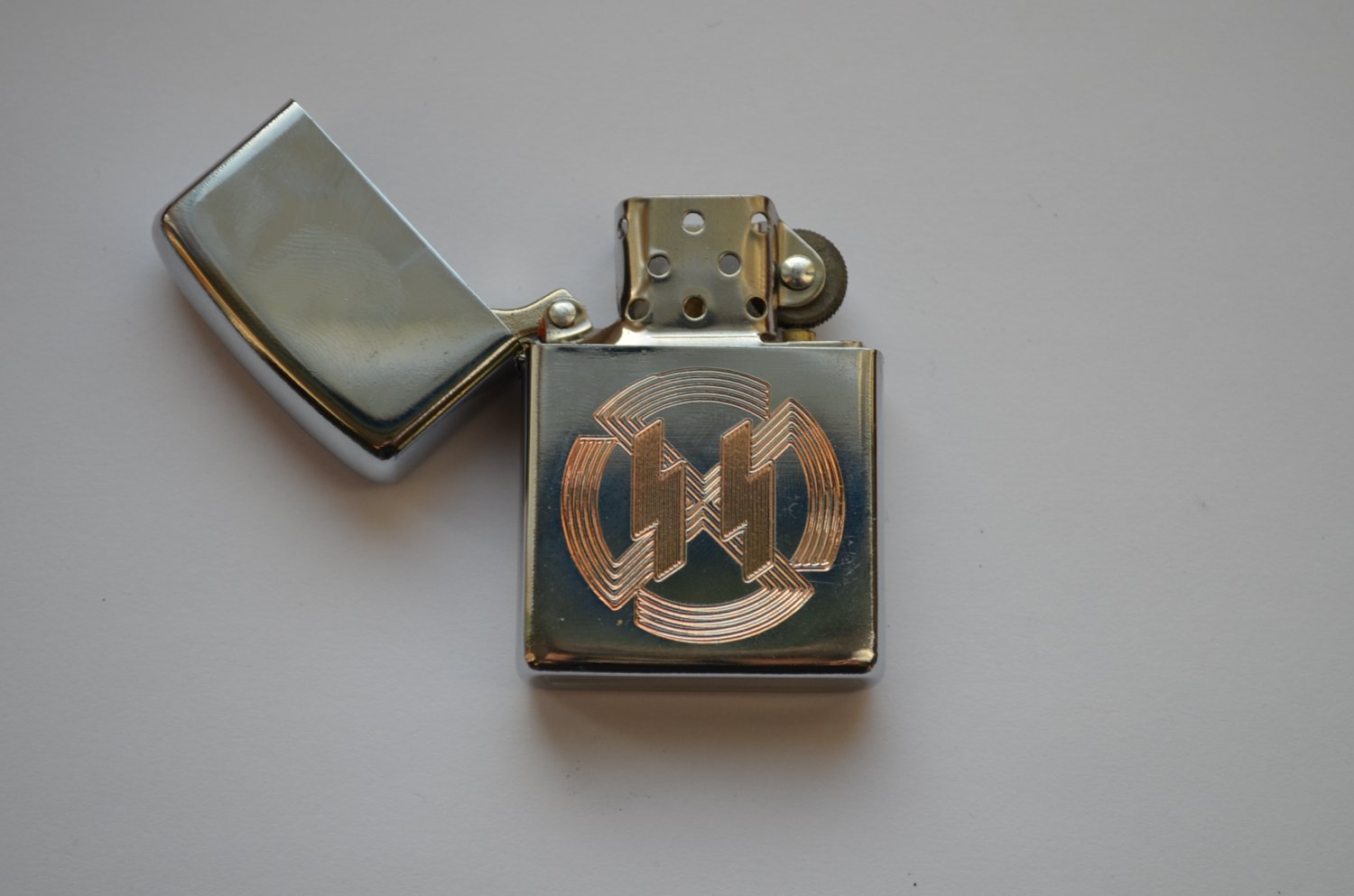 WWII THE GERMAN LIGHTER WAFFEN SS