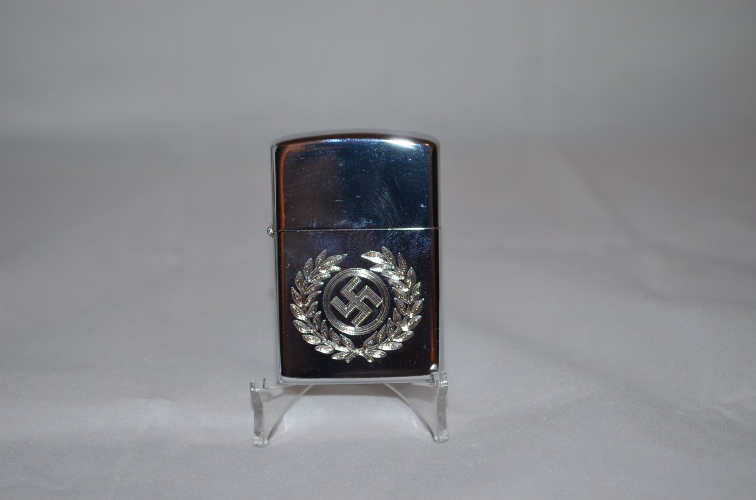 WWII THE GERMAN LIGHTER SWASTIKA