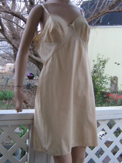 Creamy Vintage Vanity Fair most Unique full SLIP 38 Short insets