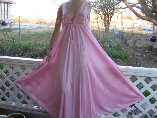 Mega 200" Sweep Pink Goddess Flowing vintage Nightgown M S