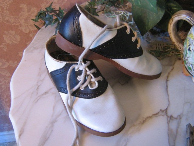 Vintage Saddle Shoes Black White Oxfords Childrens size 1 girls