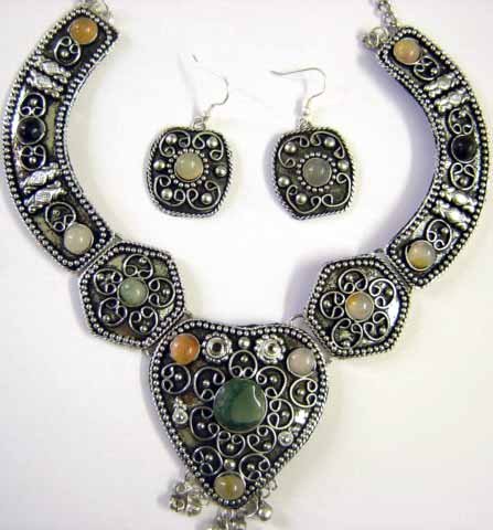 Tribal Earrings & Necklace Set -- CS0726