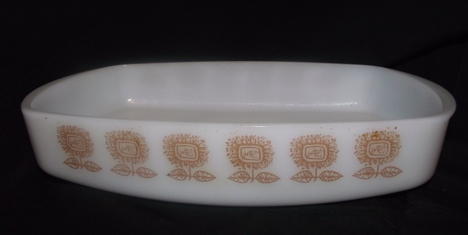 Federal Glass 1 1/2 Qt Heat Proof Baking Dish Brown Gold Sunflower Pattern Milk glass