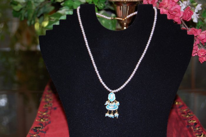 Pearl chip necklace