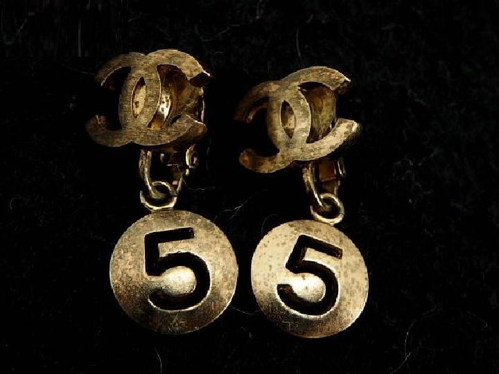 Chanel ( RARE ) 06P CC Dangle Earrings 214649