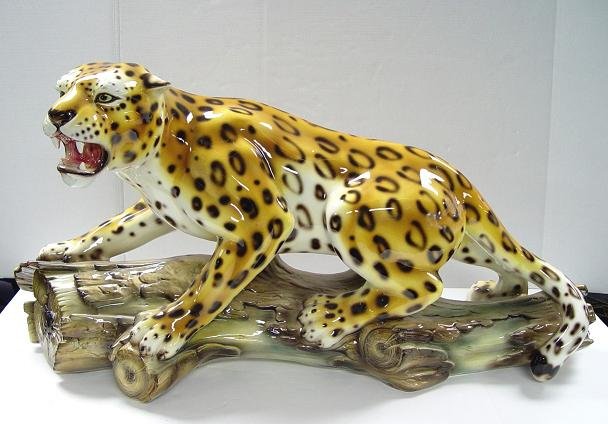 Capodimonte Leopard on Log