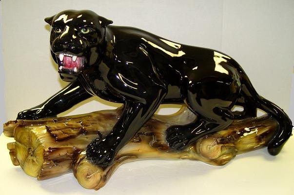 Capodimonte Black Panther on Log