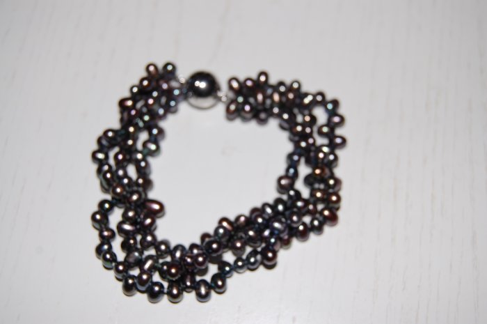 Triple Strand Zig Zag Peacock Pearl Bracelet