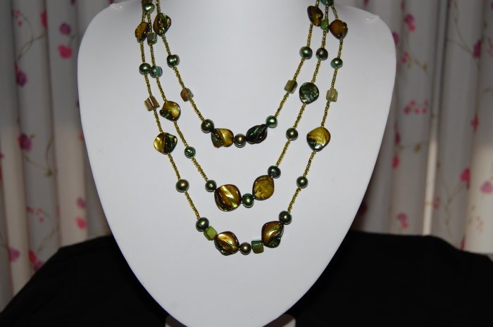 Triple Strand Pearl and Shell N1133