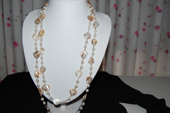 White Single Strand pearl with shell N1143