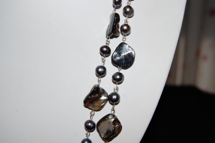 Peacock Single Strand pearl with shell N1144