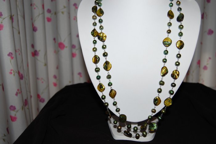 Green Single Strand pearl with shell N1147
