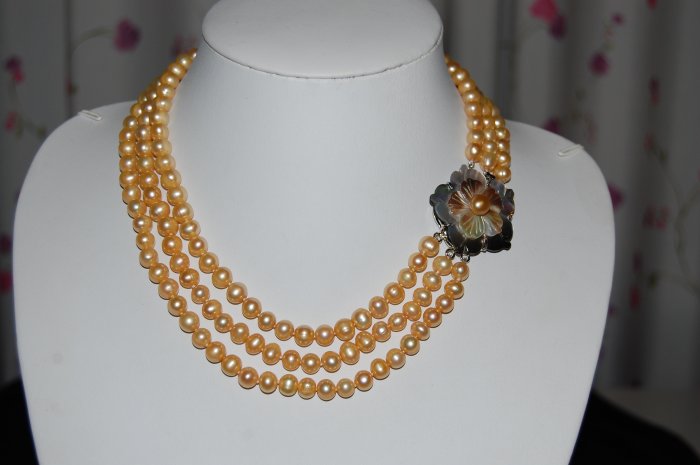 Triple Strand Pearl Necklace Yellow N1016