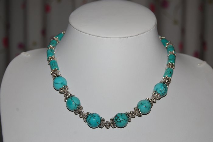 Turquoise and Bead necklace N1154