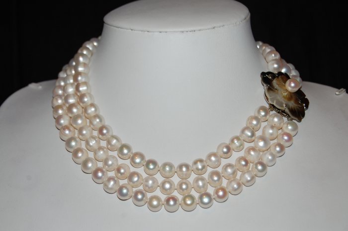 Triple Strand 9-10 mm White