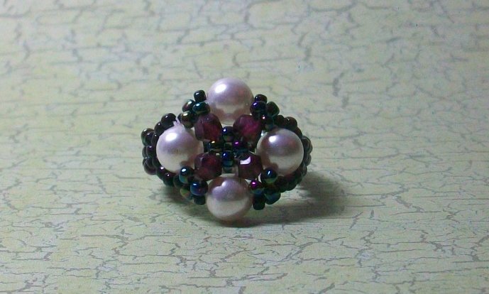 Ring Garnet and Faux Pearl