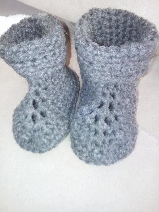 Crocheted baby booties 0-2 years old by misspiggystore