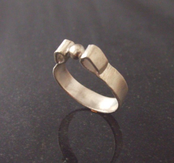 atomium sterling silver band ring