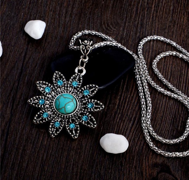 Vintage Style Hollow Crystal Flower Shaped Pendant Retro Turquoise Stone Necklace Beautiful