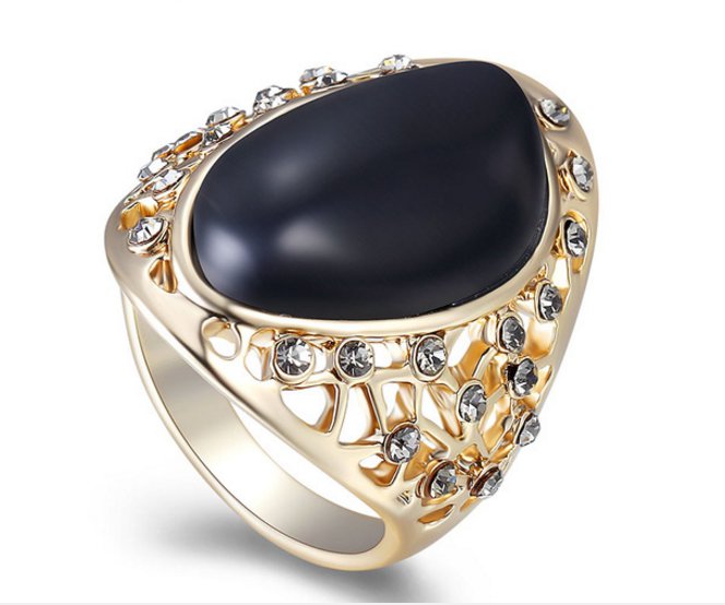 Black Resin Cocktail Rings Rhinestone Paved Hollow out Female Finger Ring