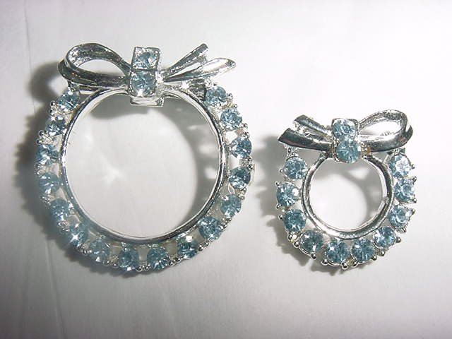 Two Matching VINTAGE Blue RHINESTONE Brooches Pins FREE SHIPPING