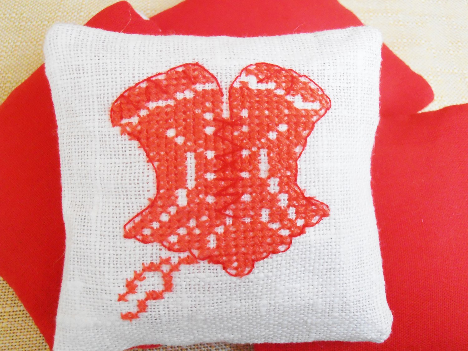 Lavender Sachet, preserved lavender, unusual gift, lavender bags, modern embroidery, Scented Sachet