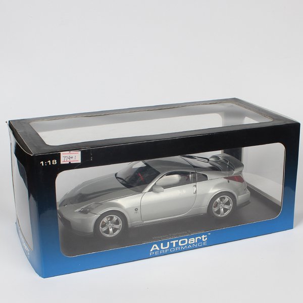 Autoar 1/18 Nissan Fairlady Z Nismo 380RS