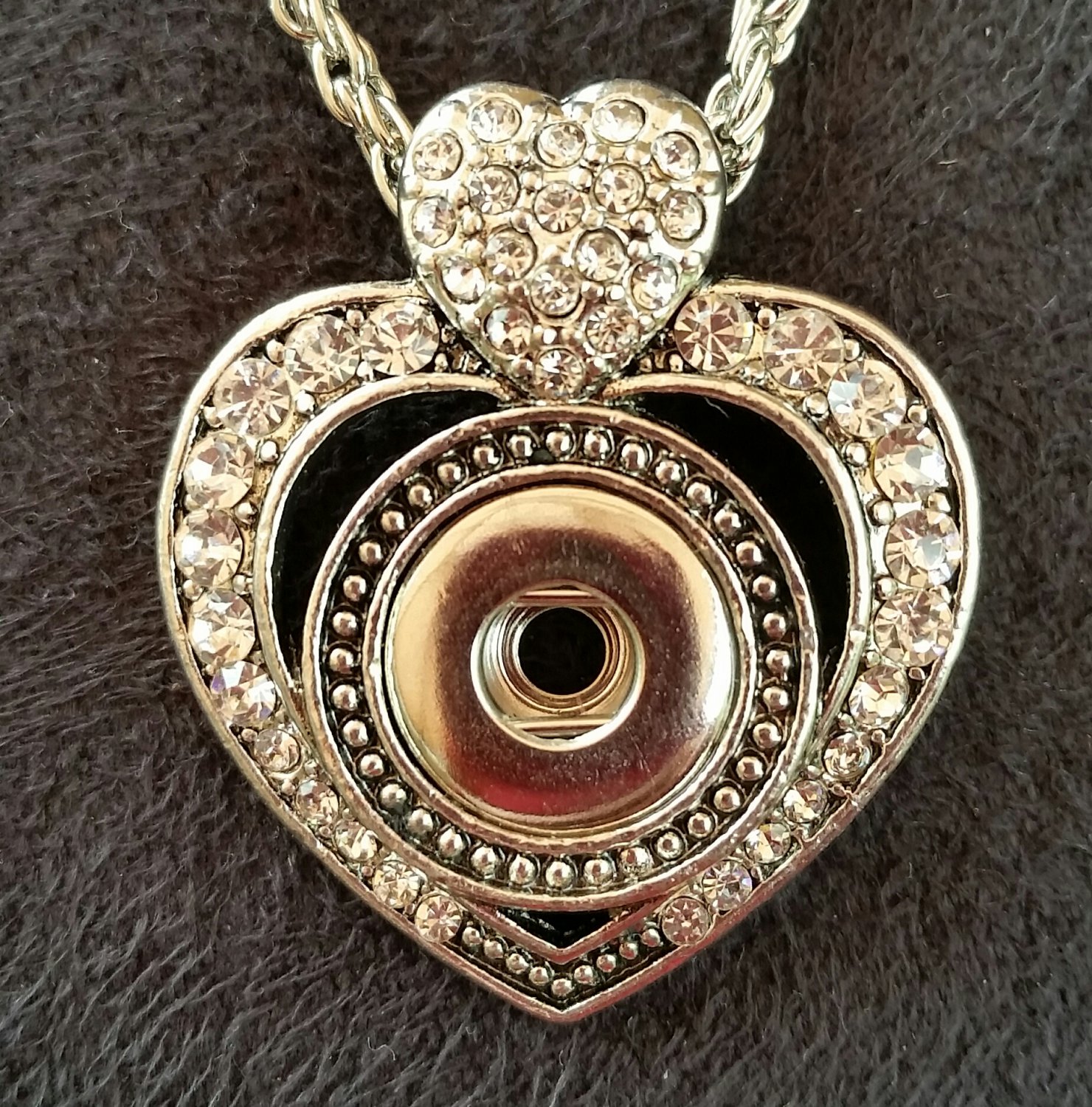 The Queen's Mini Snap Pendant