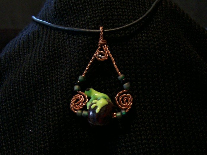 Lampwork and Wirework Glass Frog on a Log Green and Brown