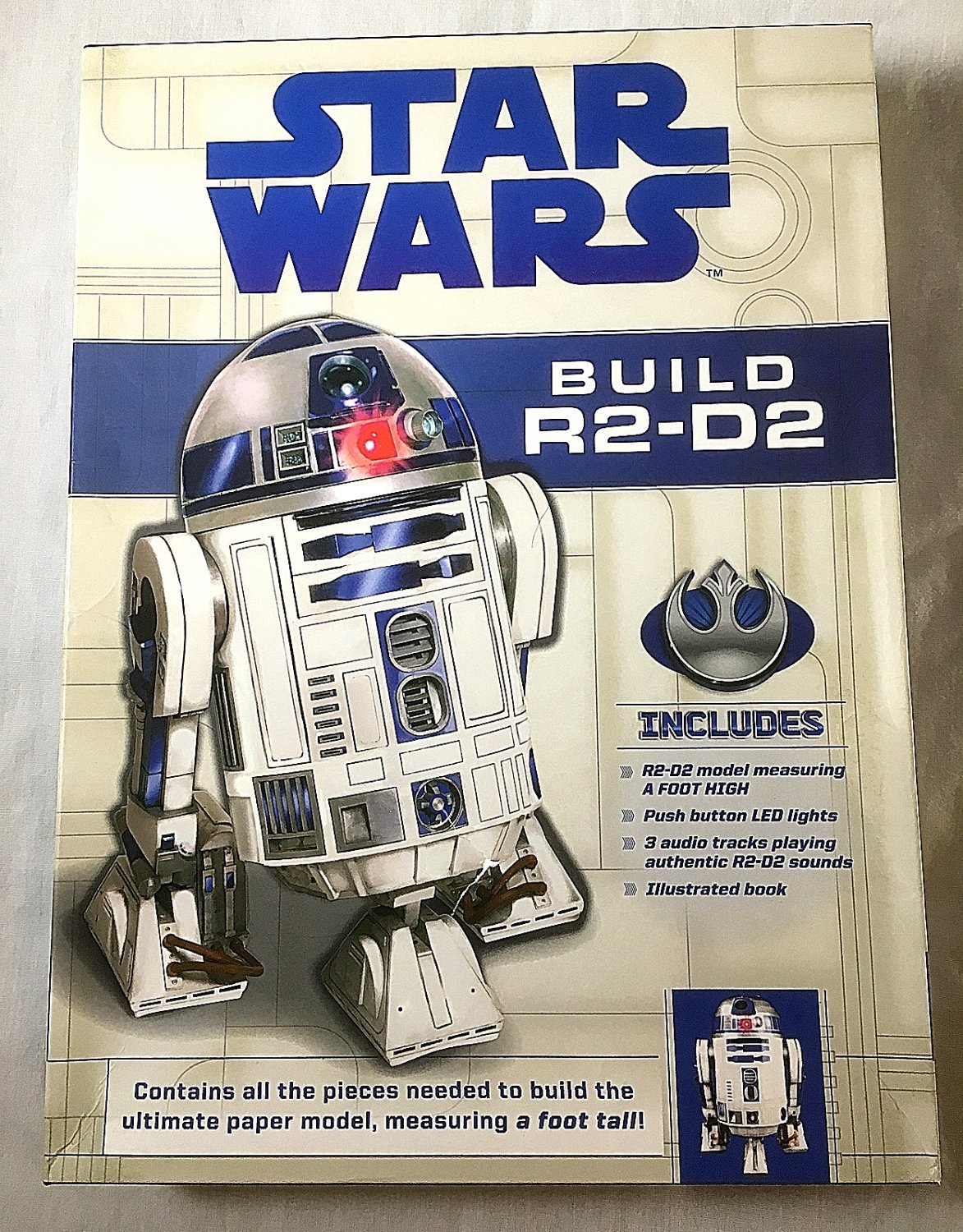 Star Wars - Build R2-D2 - Deluxe Paper-model Kit